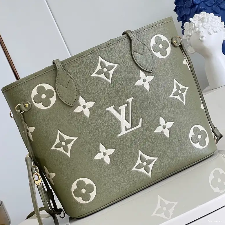Fashionrepsfam ru 2309YA0007 LV Bag 0702